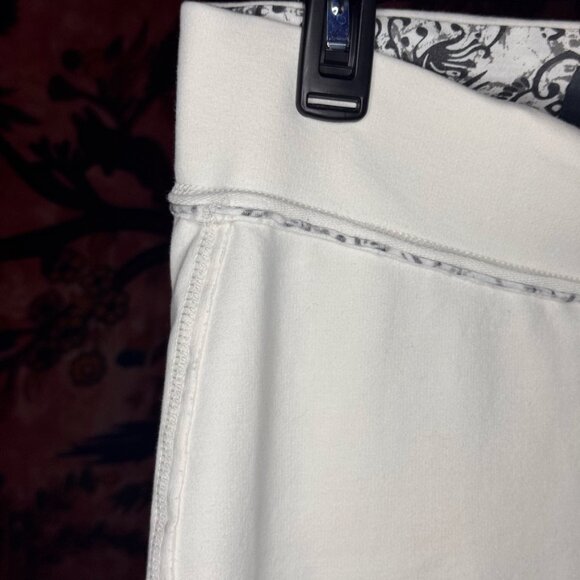 Comfy White Mid-Rise Y2K Sweatpants - Picture 4 of 4